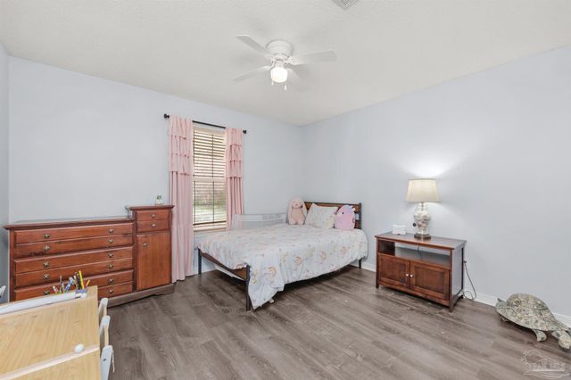 2706 Riverside Landing Dr, Navarre, FL 32566