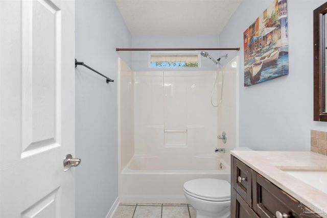 2706 Riverside Landing Dr, Navarre, FL 32566