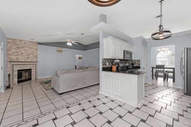 2706 Riverside Landing Dr, Navarre, FL 32566