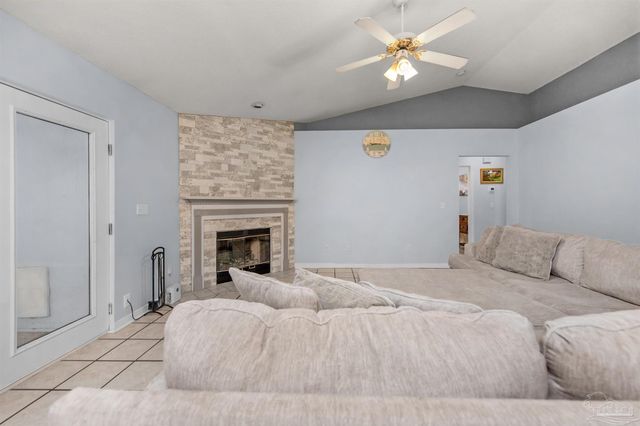 2706 Riverside Landing Dr, Navarre, FL 32566