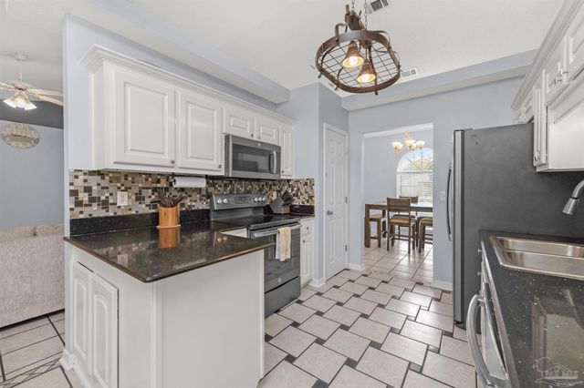 2706 Riverside Landing Dr, Navarre, FL 32566