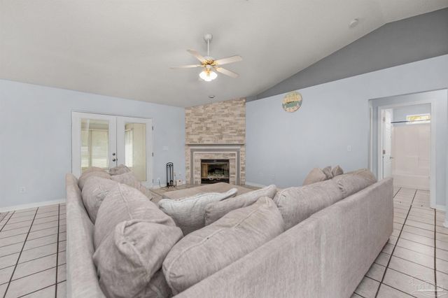 2706 Riverside Landing Dr, Navarre, FL 32566