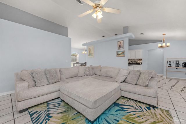 2706 Riverside Landing Dr, Navarre, FL 32566