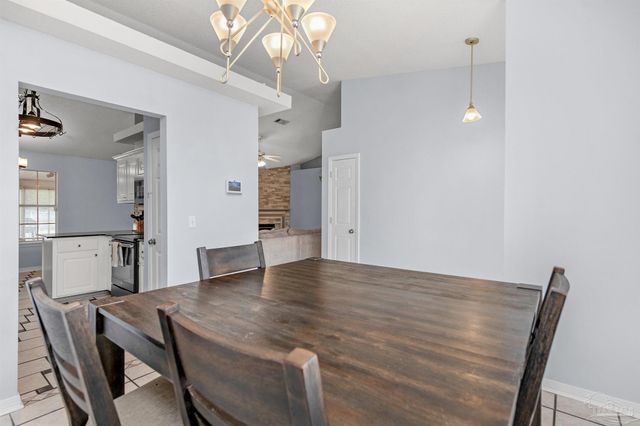 2706 Riverside Landing Dr, Navarre, FL 32566