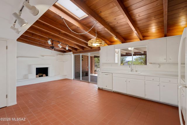 1543 N Plaza De Lirios, Tucson, AZ 85745