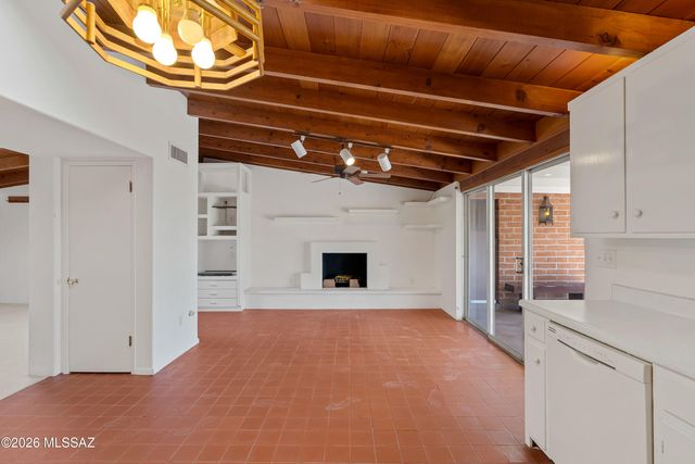 1543 N Plaza De Lirios, Tucson, AZ 85745