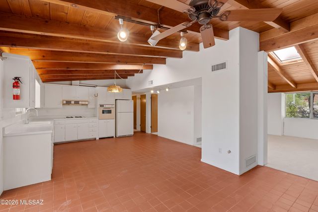 1543 N Plaza De Lirios, Tucson, AZ 85745