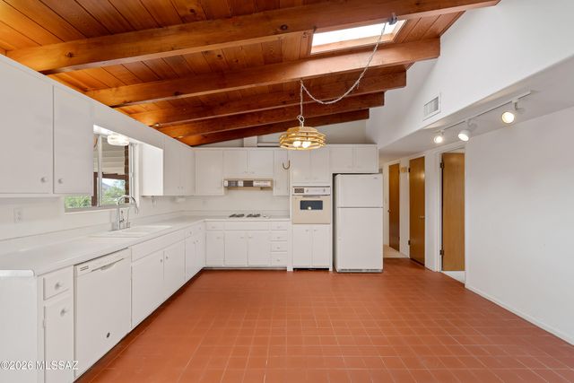 1543 N Plaza De Lirios, Tucson, AZ 85745