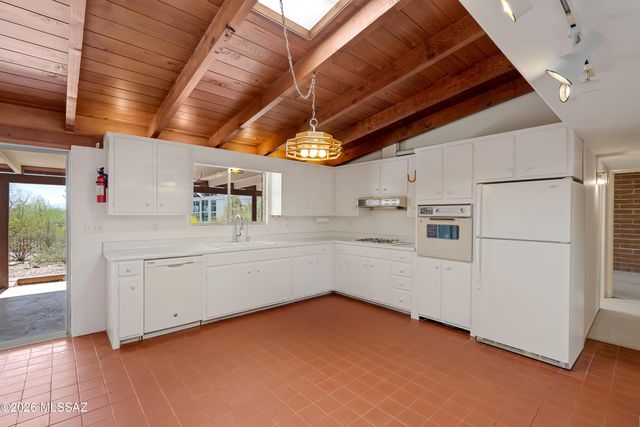 1543 N Plaza De Lirios, Tucson, AZ 85745