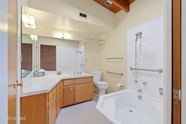 1543 N Plaza De Lirios, Tucson, AZ 85745