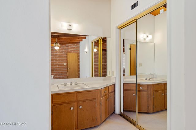 1543 N Plaza De Lirios, Tucson, AZ 85745