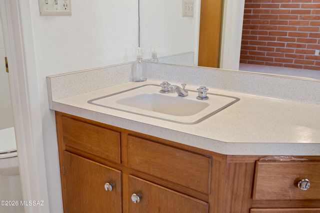 1543 N Plaza De Lirios, Tucson, AZ 85745