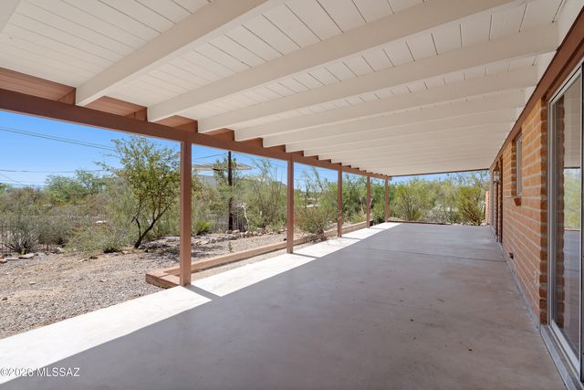 1543 N Plaza De Lirios, Tucson, AZ 85745