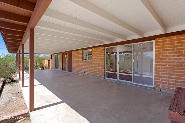 1543 N Plaza De Lirios, Tucson, AZ 85745