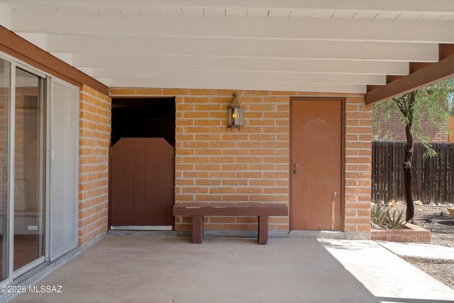 1543 N Plaza De Lirios, Tucson, AZ 85745