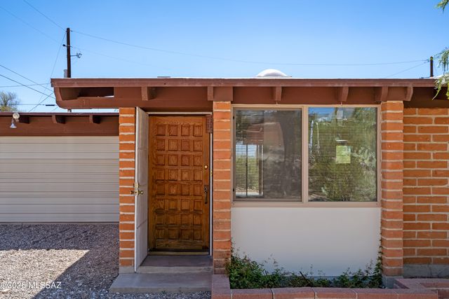 1543 N Plaza De Lirios, Tucson, AZ 85745