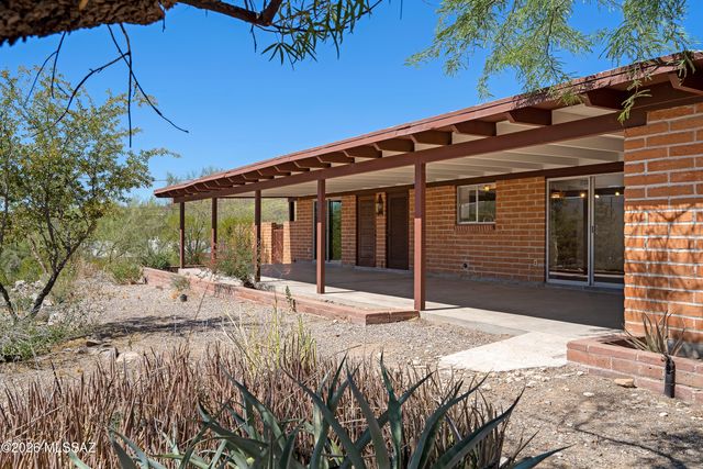 1543 N Plaza De Lirios, Tucson, AZ 85745