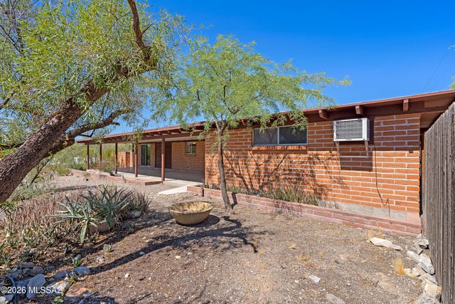 1543 N Plaza De Lirios, Tucson, AZ 85745