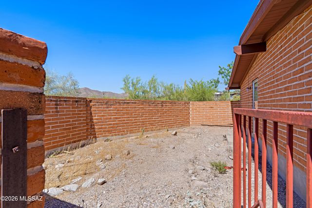 1543 N Plaza De Lirios, Tucson, AZ 85745