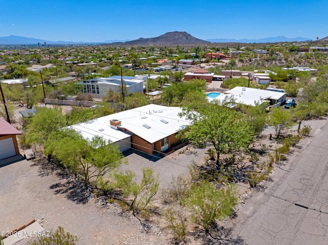 1543 N Plaza De Lirios, Tucson, AZ 85745