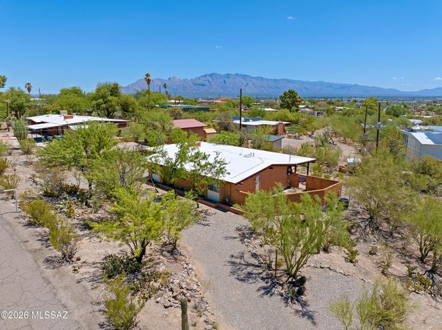 1543 N Plaza De Lirios, Tucson, AZ 85745