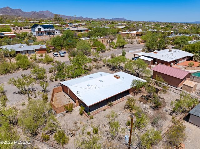 1543 N Plaza De Lirios, Tucson, AZ 85745