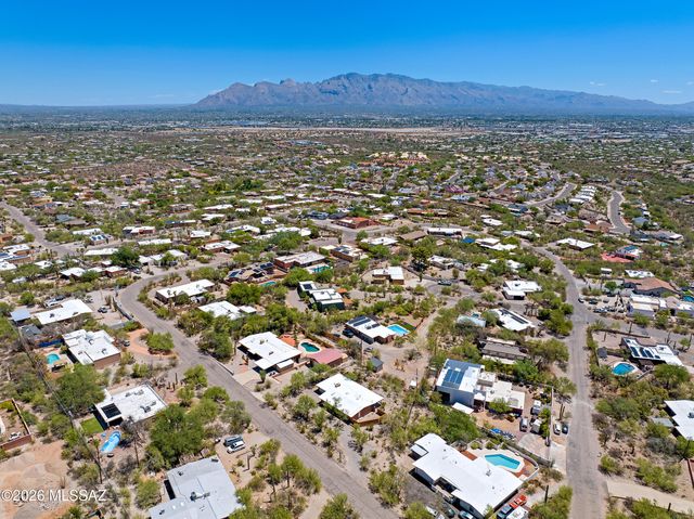 1543 N Plaza De Lirios, Tucson, AZ 85745