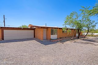 1543 N Plaza De Lirios, Tucson, AZ 85745