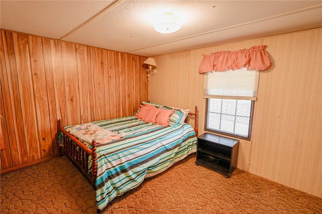 301 Glennwood Circle, Somerville, TX 77879