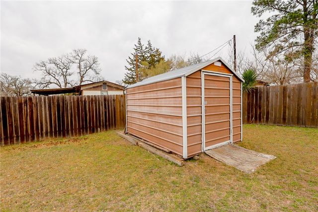 301 Glennwood Circle, Somerville, TX 77879