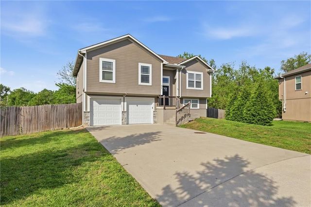 404 Timbercreek Drive, Belton, MO 64083
