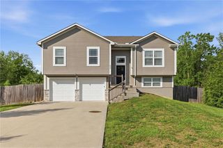 404 Timbercreek Drive, Belton, MO 64083