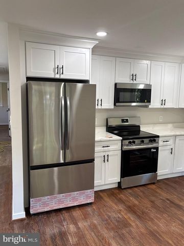 80 BEACH DR, Edgewater, MD 21037