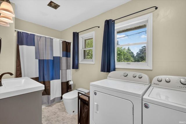 61384 Oak Road, South Bend, IN 46614