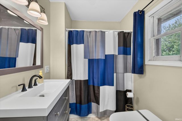 61384 Oak Road, South Bend, IN 46614