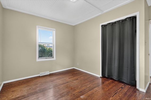 61384 Oak Road, South Bend, IN 46614