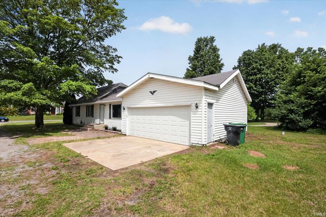 61384 Oak Road, South Bend, IN 46614