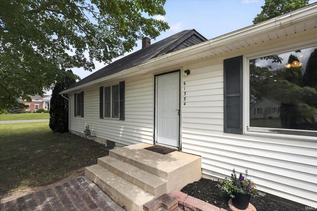 61384 Oak Road, South Bend, IN 46614