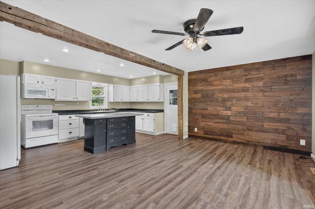 61384 Oak Road, South Bend, IN 46614