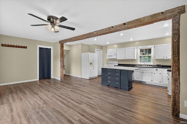61384 Oak Road, South Bend, IN 46614