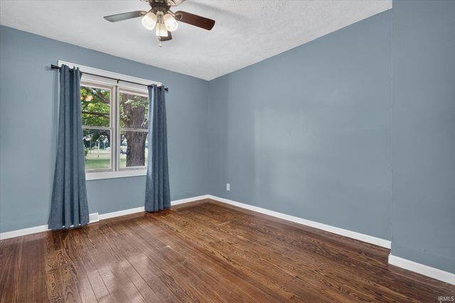 61384 Oak Road, South Bend, IN 46614