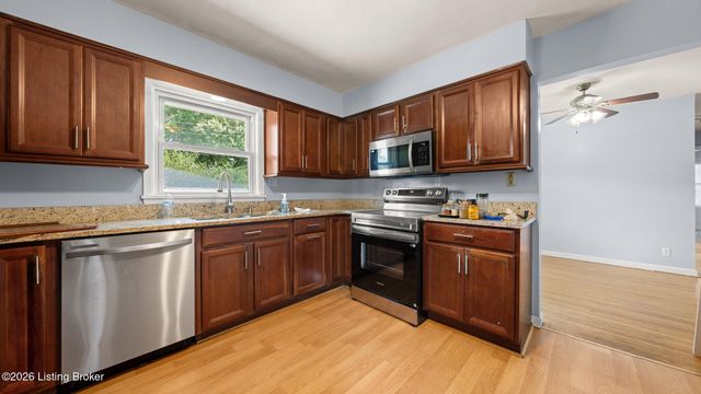 2904 Dale Ann Dr, Louisville, KY 40220