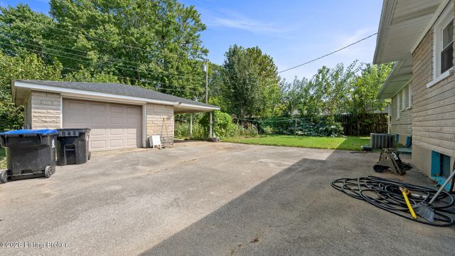 2904 Dale Ann Dr, Louisville, KY 40220