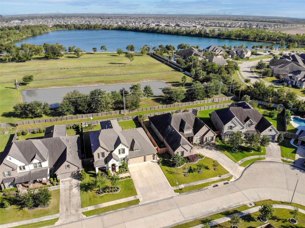 1417 Summer Field Lane, Friendswood, TX 77546
