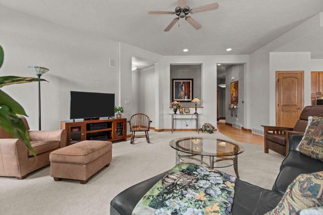 900 CLOVER COURT, Menasha, WI 54952