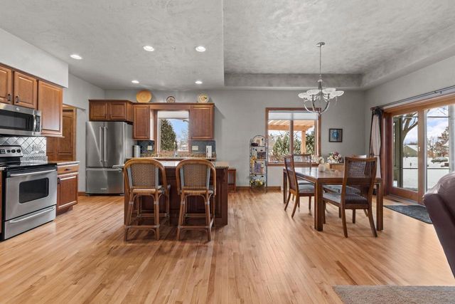 900 CLOVER COURT, Menasha, WI 54952