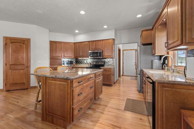 900 CLOVER COURT, Menasha, WI 54952