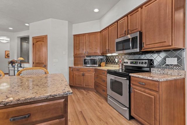 900 CLOVER COURT, Menasha, WI 54952