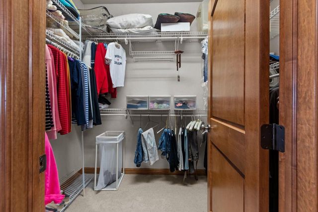 900 CLOVER COURT, Menasha, WI 54952