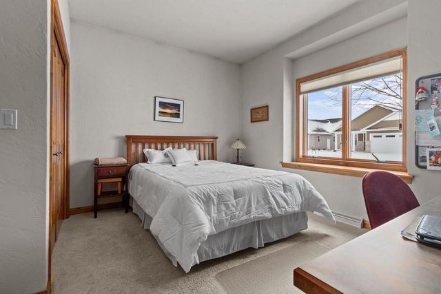 900 CLOVER COURT, Menasha, WI 54952